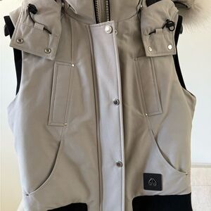 Moose Knuckles Women’s Fur Trim Puffer Vest – like new